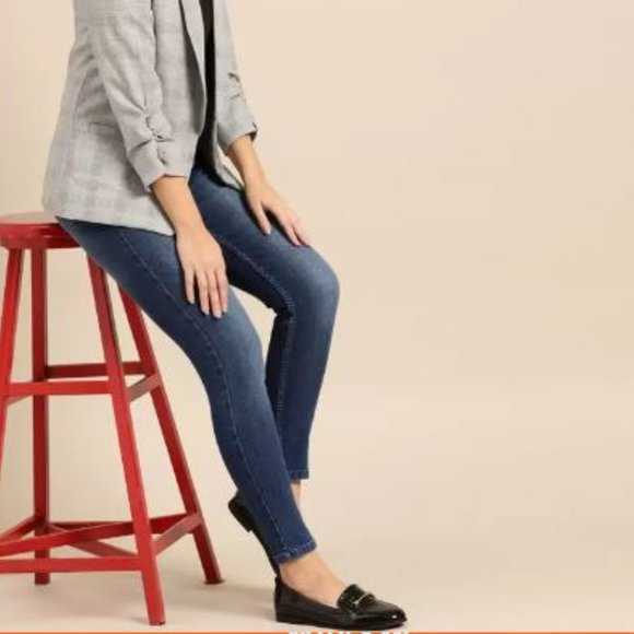 Dressberry Jeans - Picture 2 of 5